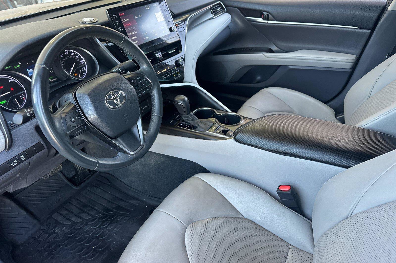 Used 2022 Toyota Camry XSE FWD image 9