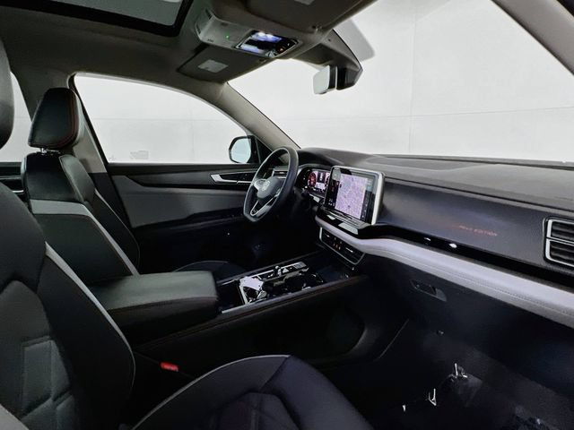 Used 2024 Volkswagen Atlas Peak Edition SEL AWD/4WD image 23