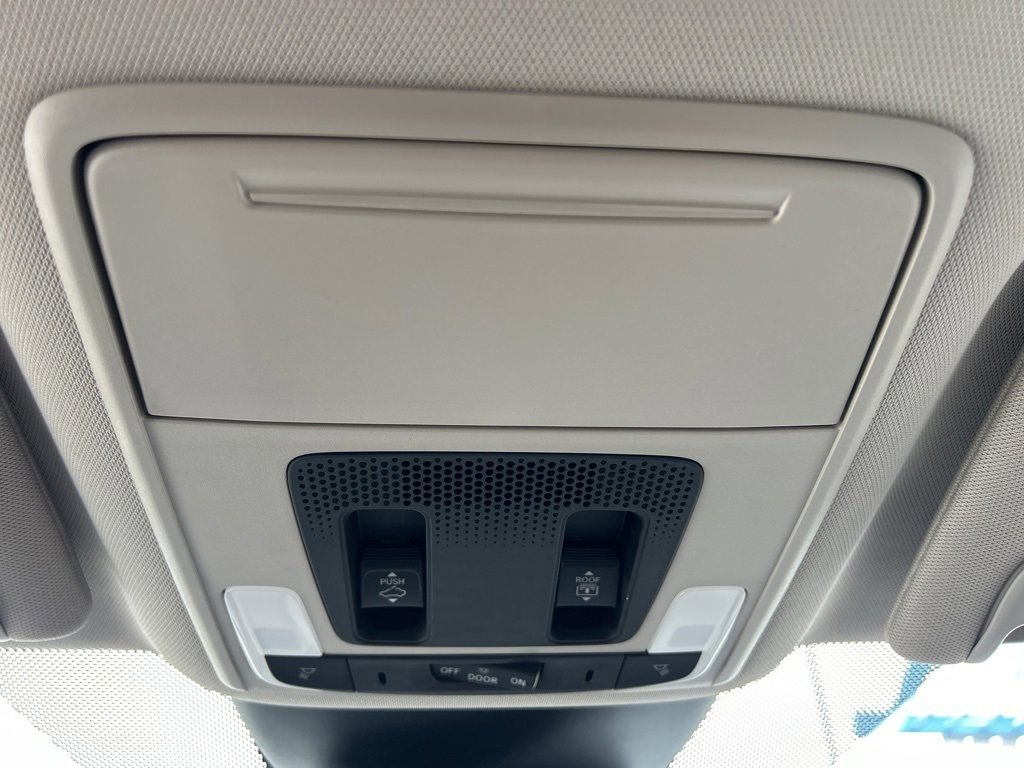 New 2025 Honda Pilot Touring image 38