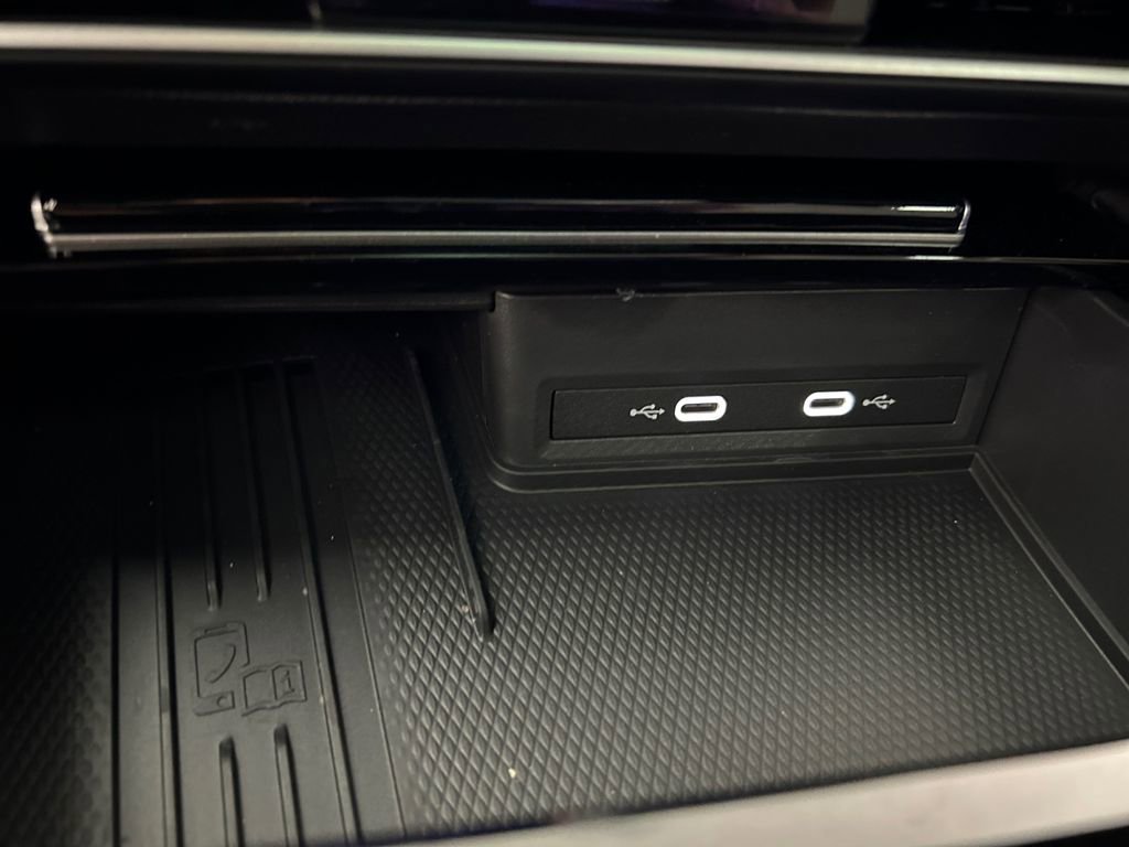 Used 2025 Volkswagen Atlas Cross Sport SEL Premium R-Line image 30