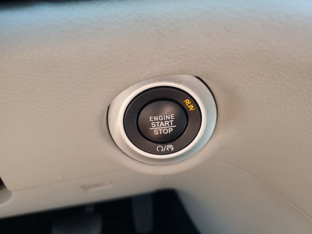 Used 2023 Chrysler Pacifica Touring-L FWD image 22