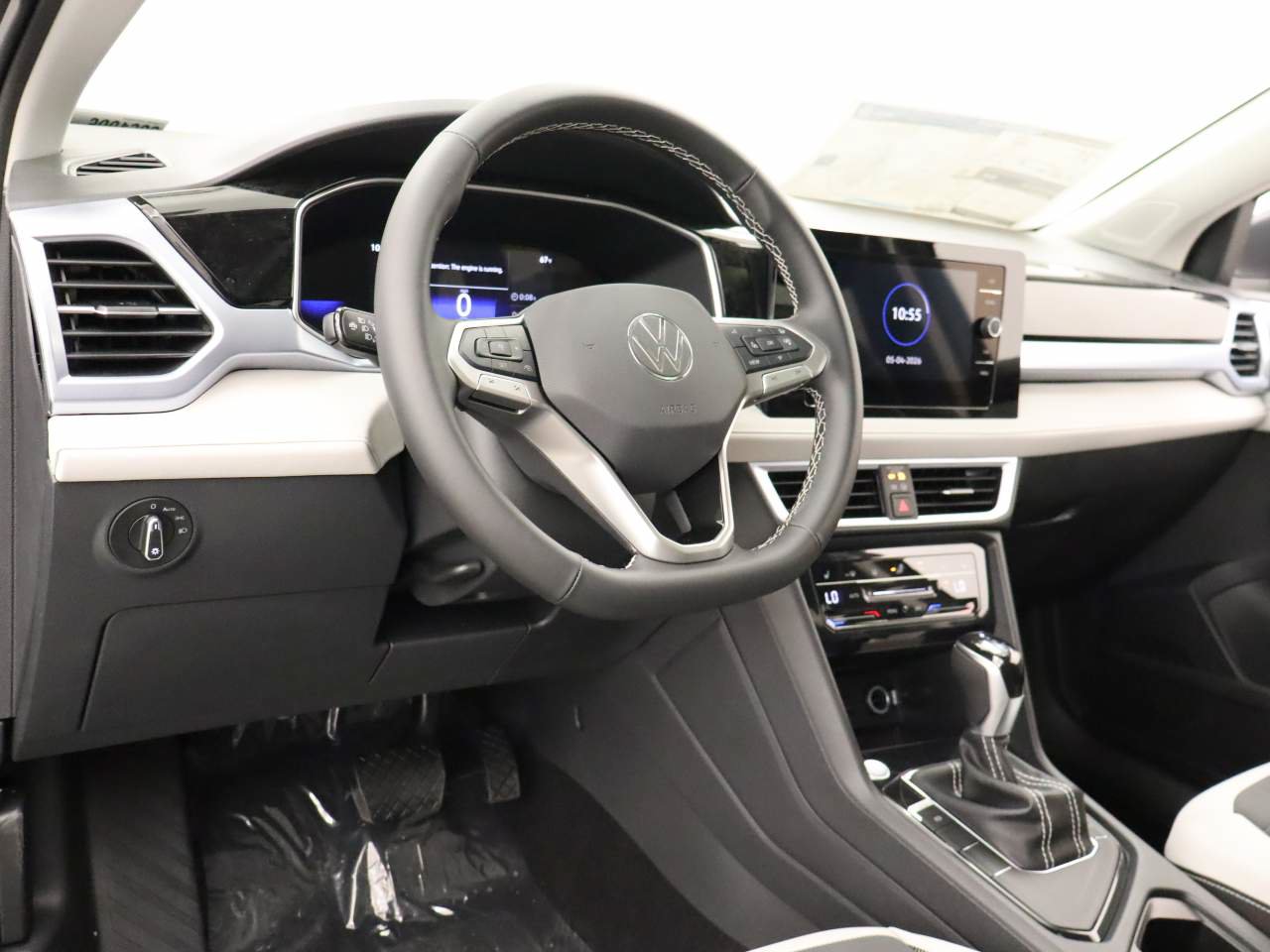 New 2026 Volkswagen Taos SE FWD image 14