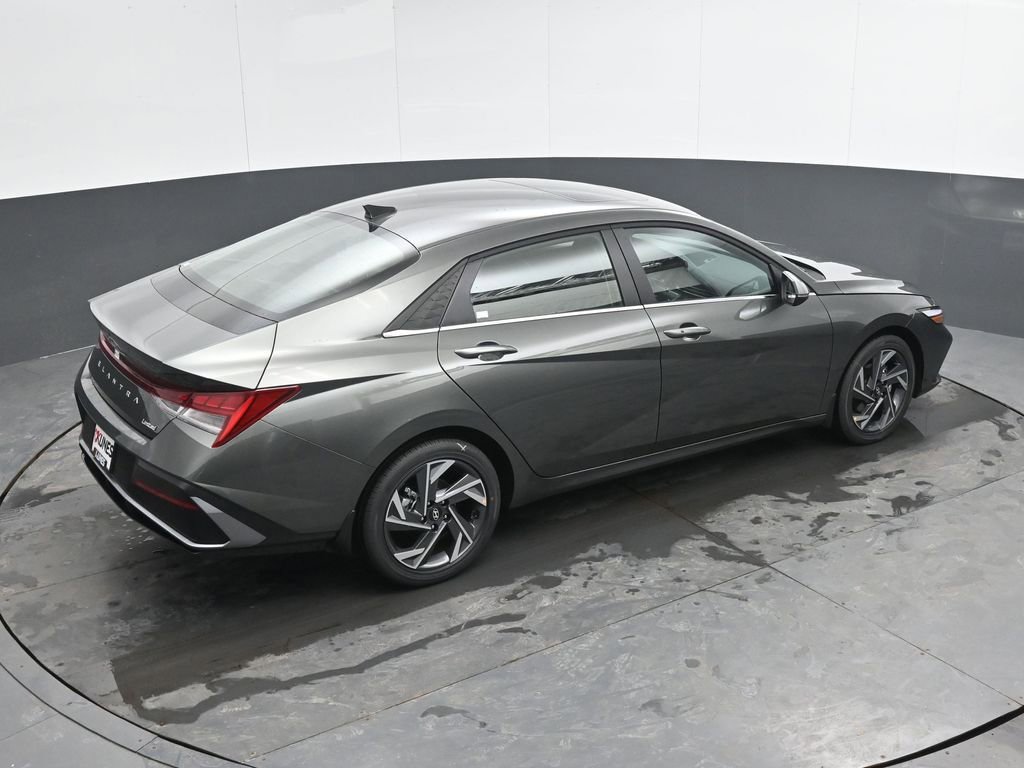 New 2026 Hyundai Elantra Limited image 36