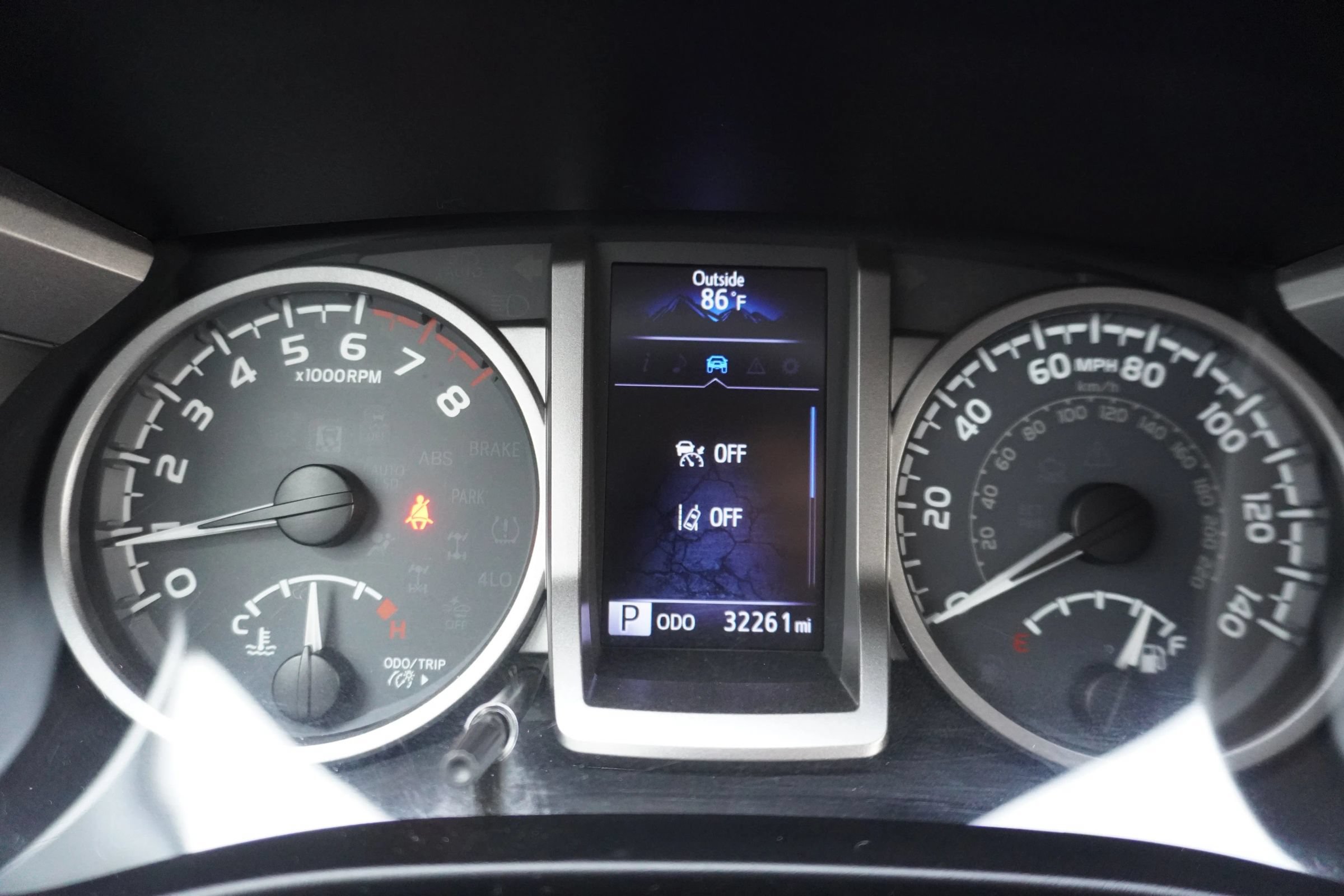 Used 2018 Toyota Tacoma SR5 AWD/4WD image 13