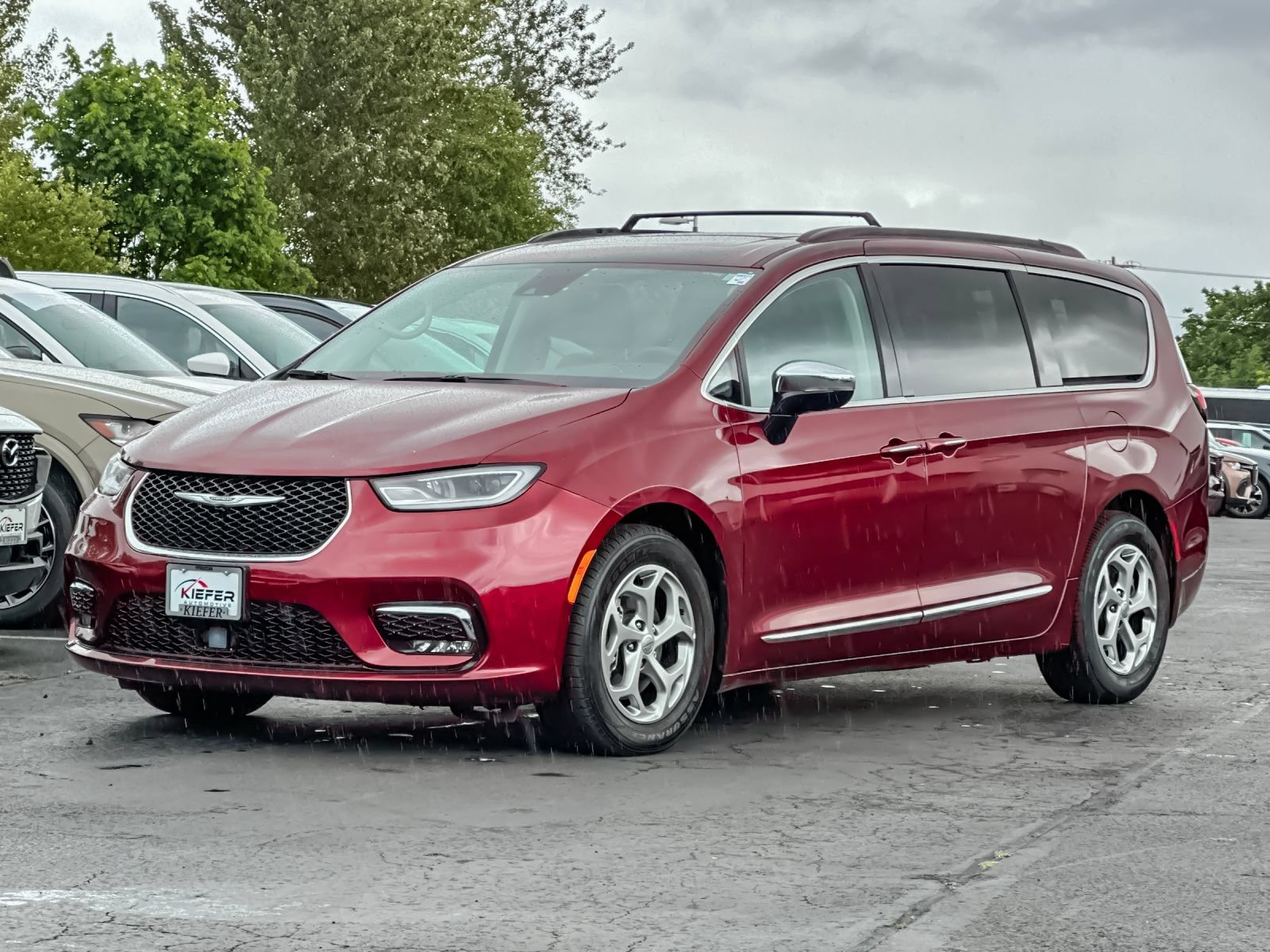 Used 2023 Chrysler Pacifica Limited FWD image 9