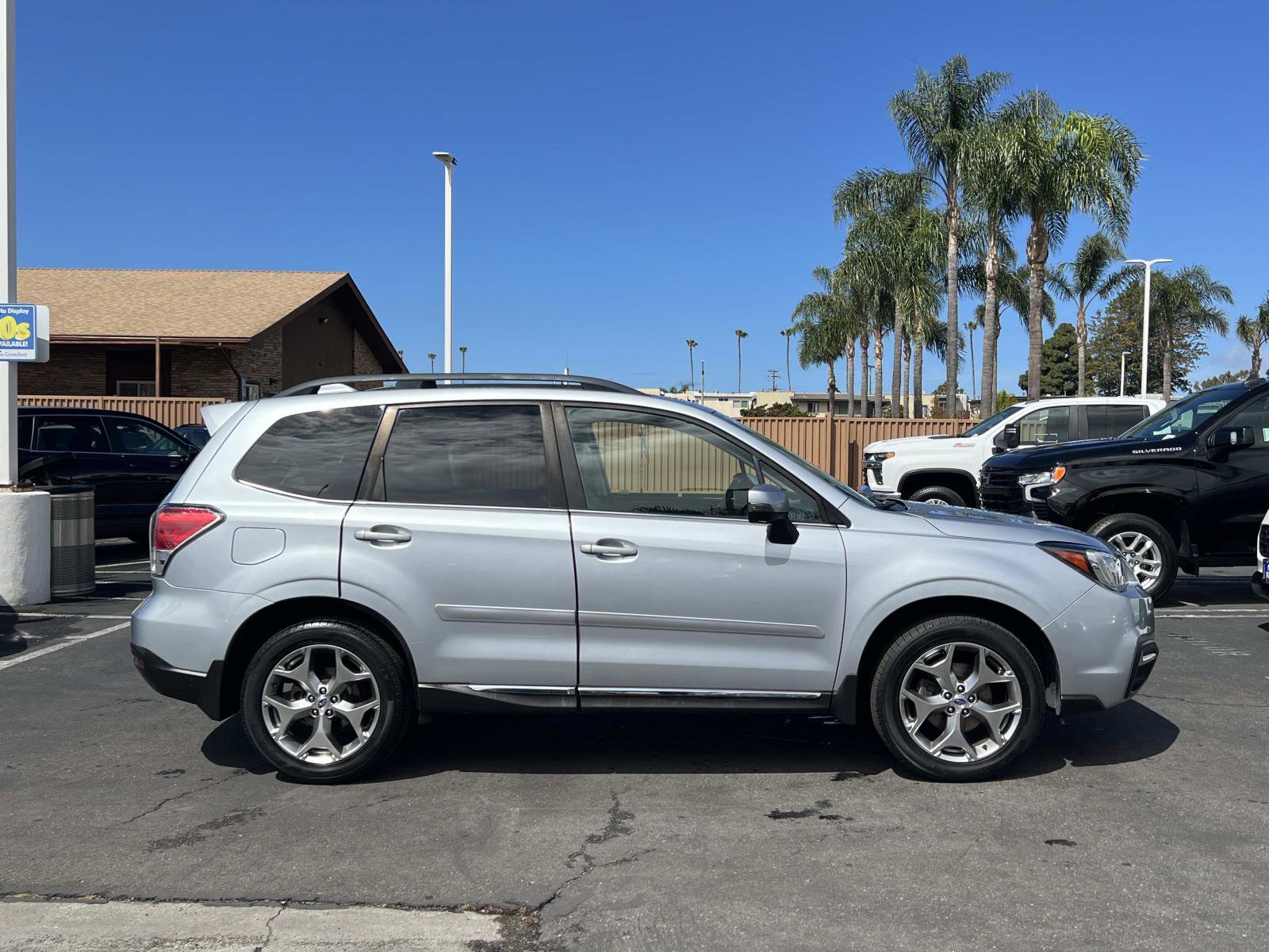 Used 2017 Subaru Forester 2.5i Touring AWD/4WD image 28