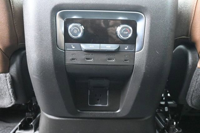 Used 2025 Chevrolet Tahoe High Country AWD/4WD image 33