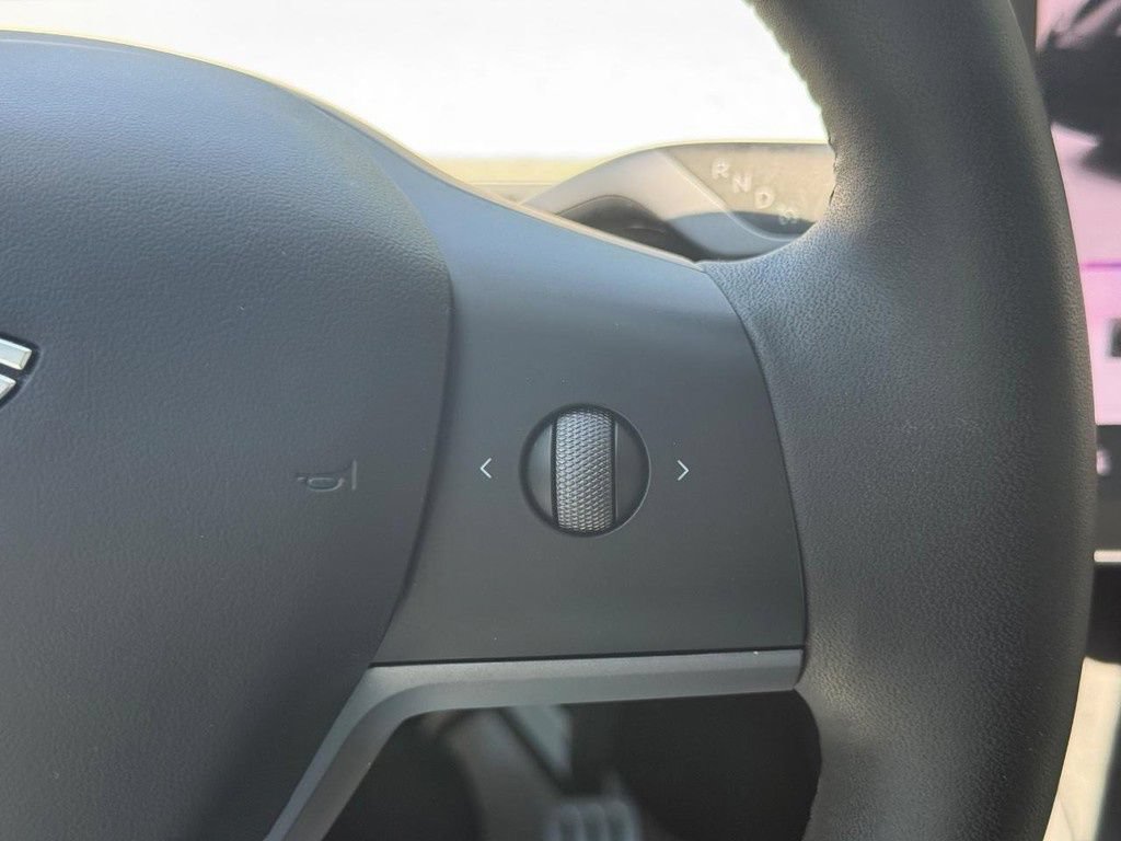 Used 2024 Tesla Model Y Performance AWD/4WD image 18