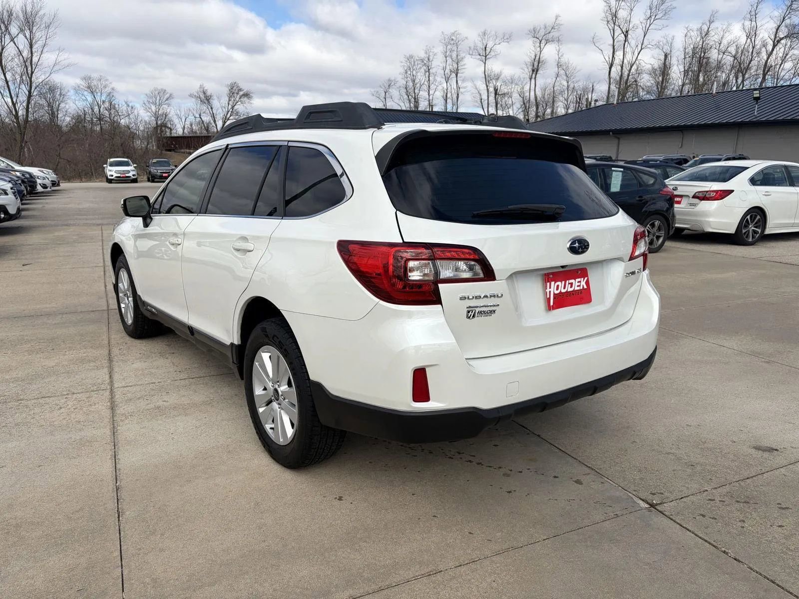 Used 2015 Subaru Outback 2.5i Premium AWD/4WD image 6