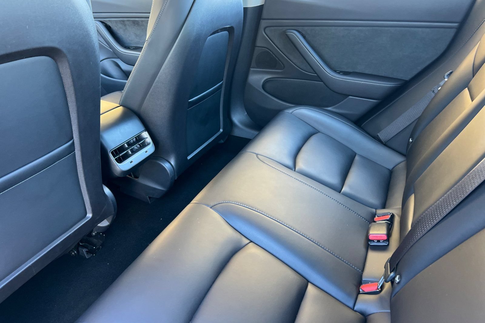Used 2018 Tesla Model 3 Long Range RWD image 14