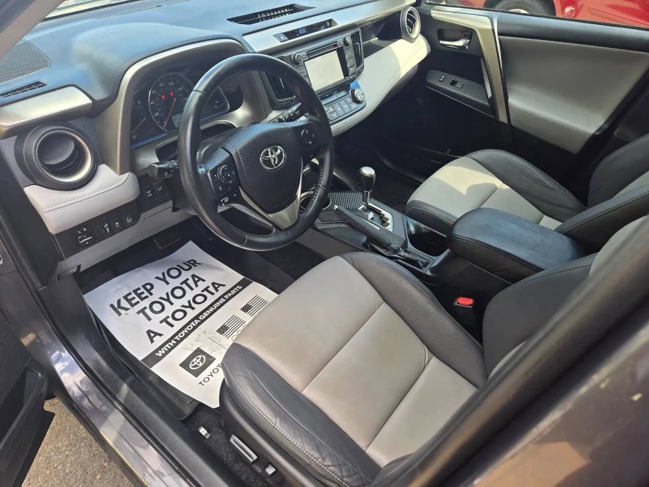 Used 2014 Toyota RAV4 Limited image 32