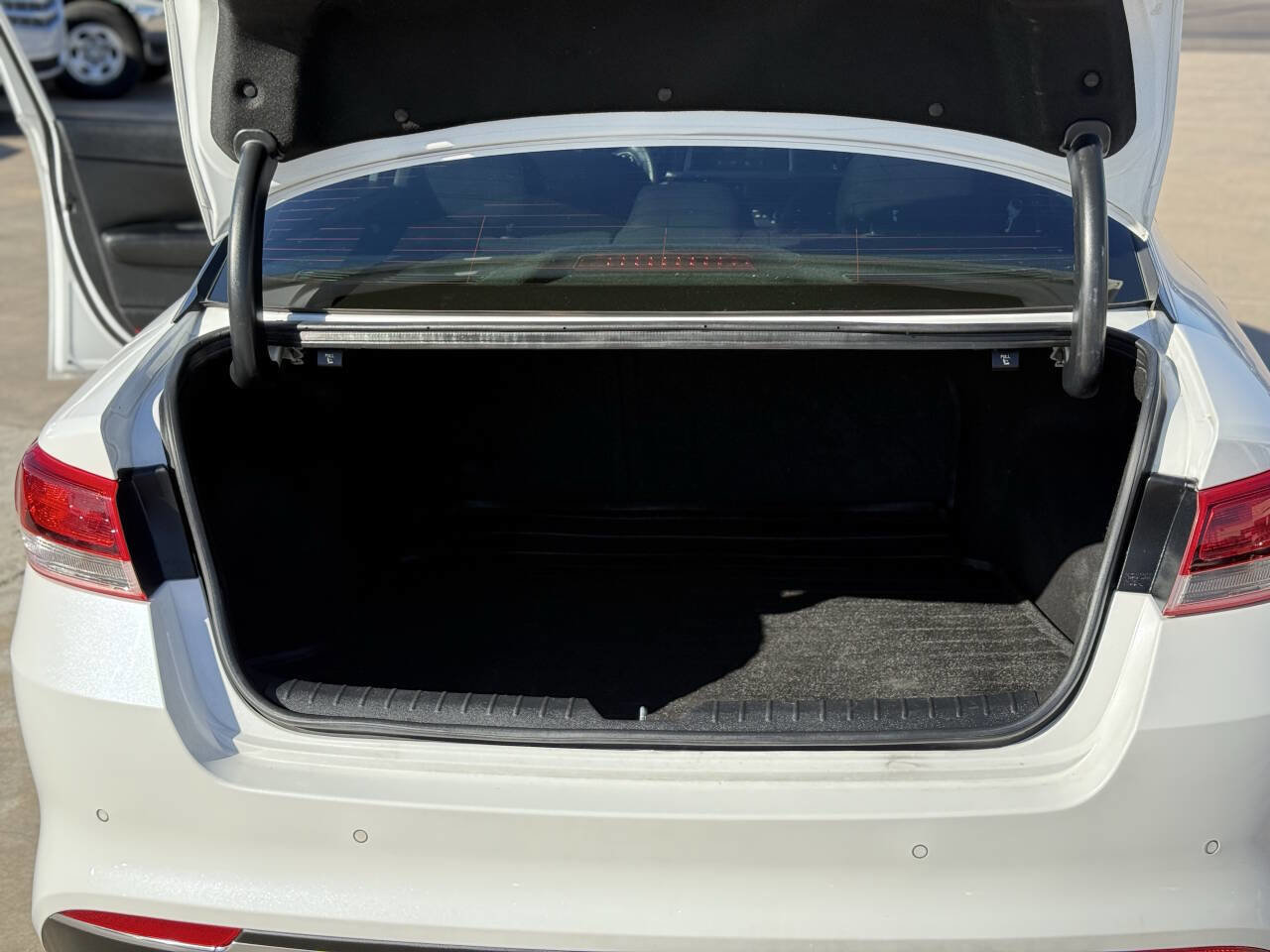 Used 2018 Kia Optima LX image 11