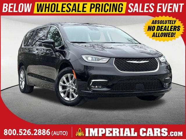 Used 2024 Chrysler Pacifica Touring-L video 1