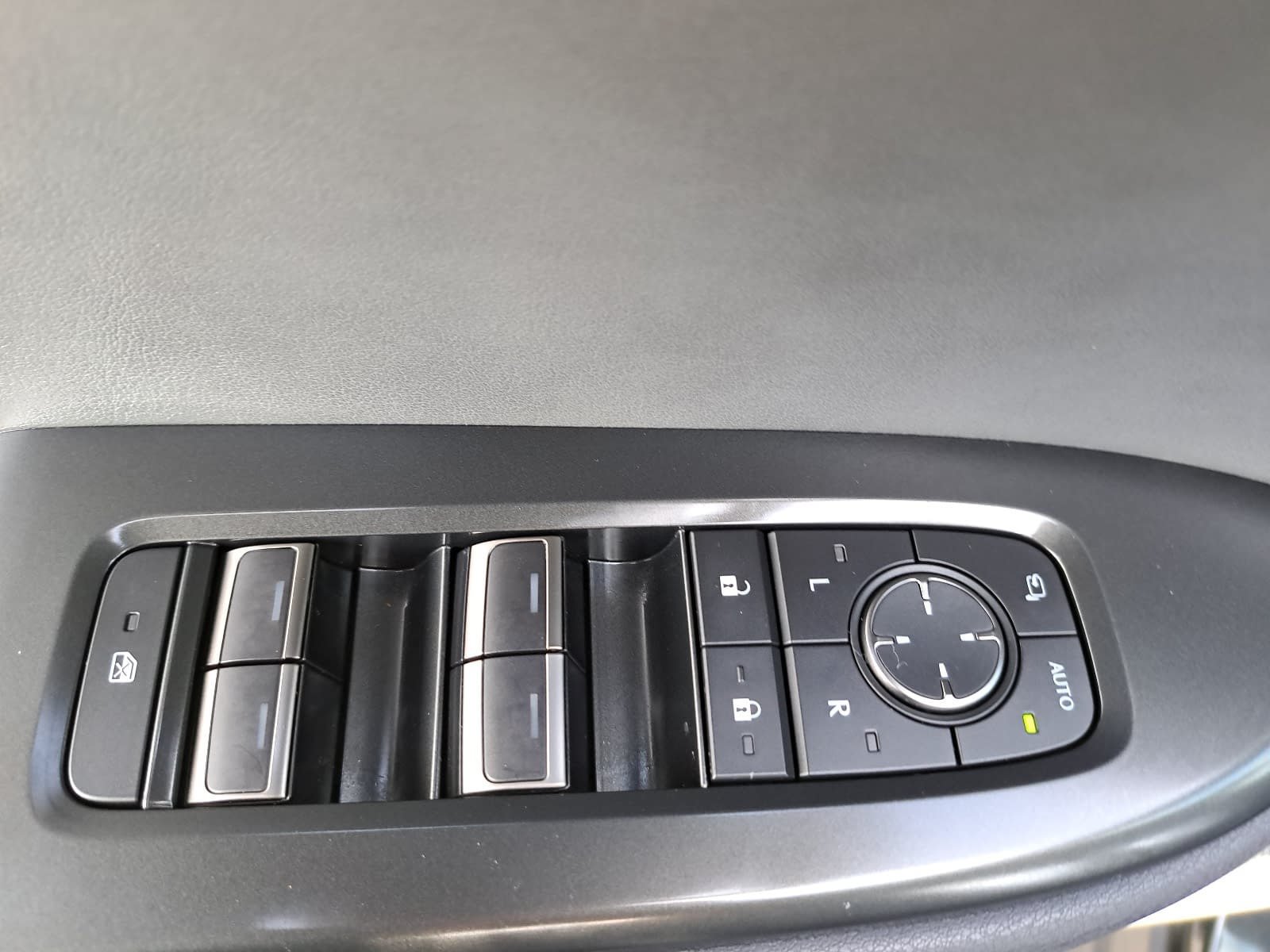 Used 2024 Lexus RZ 300e Premium w/ Accessory Package (Z1) FWD image 31