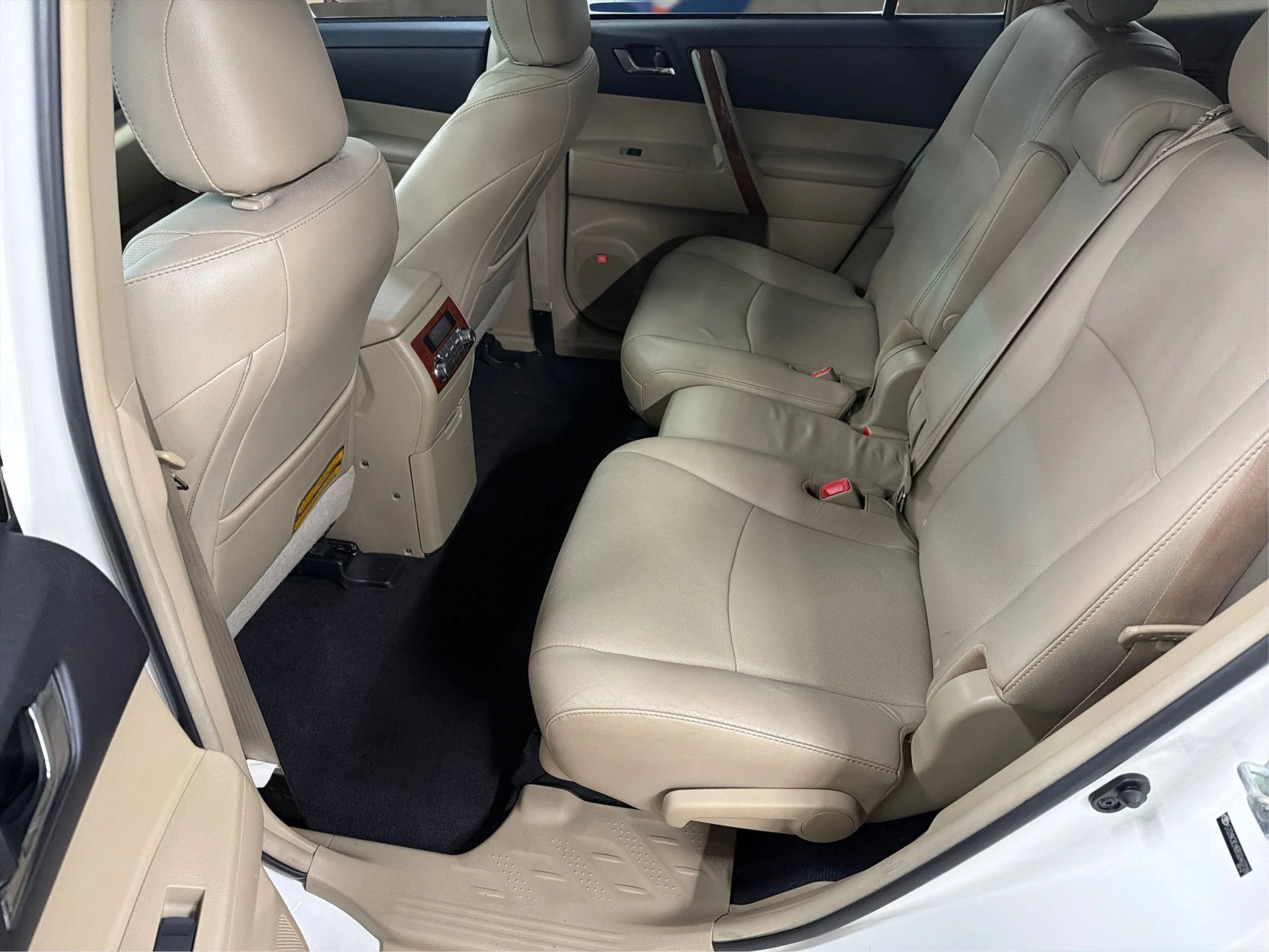 Used 2011 Toyota Highlander Limited w/ Tow Pkg FWD image 14