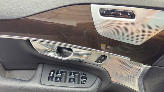 Used 2016 Volvo XC90 T6 Momentum w/ Momentum Plus Package image 22
