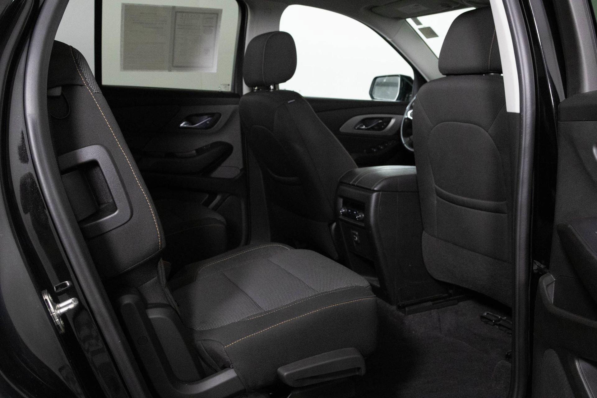 Used 2021 Chevrolet Traverse LT image 35
