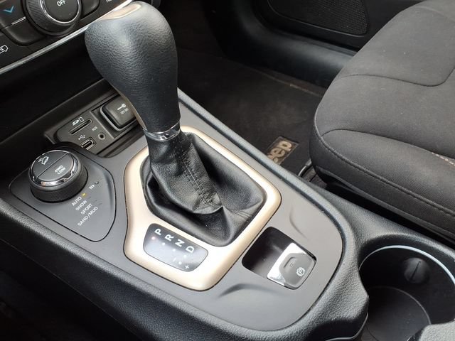 Used 2016 Jeep Cherokee 75th Anniversary AWD/4WD image 28