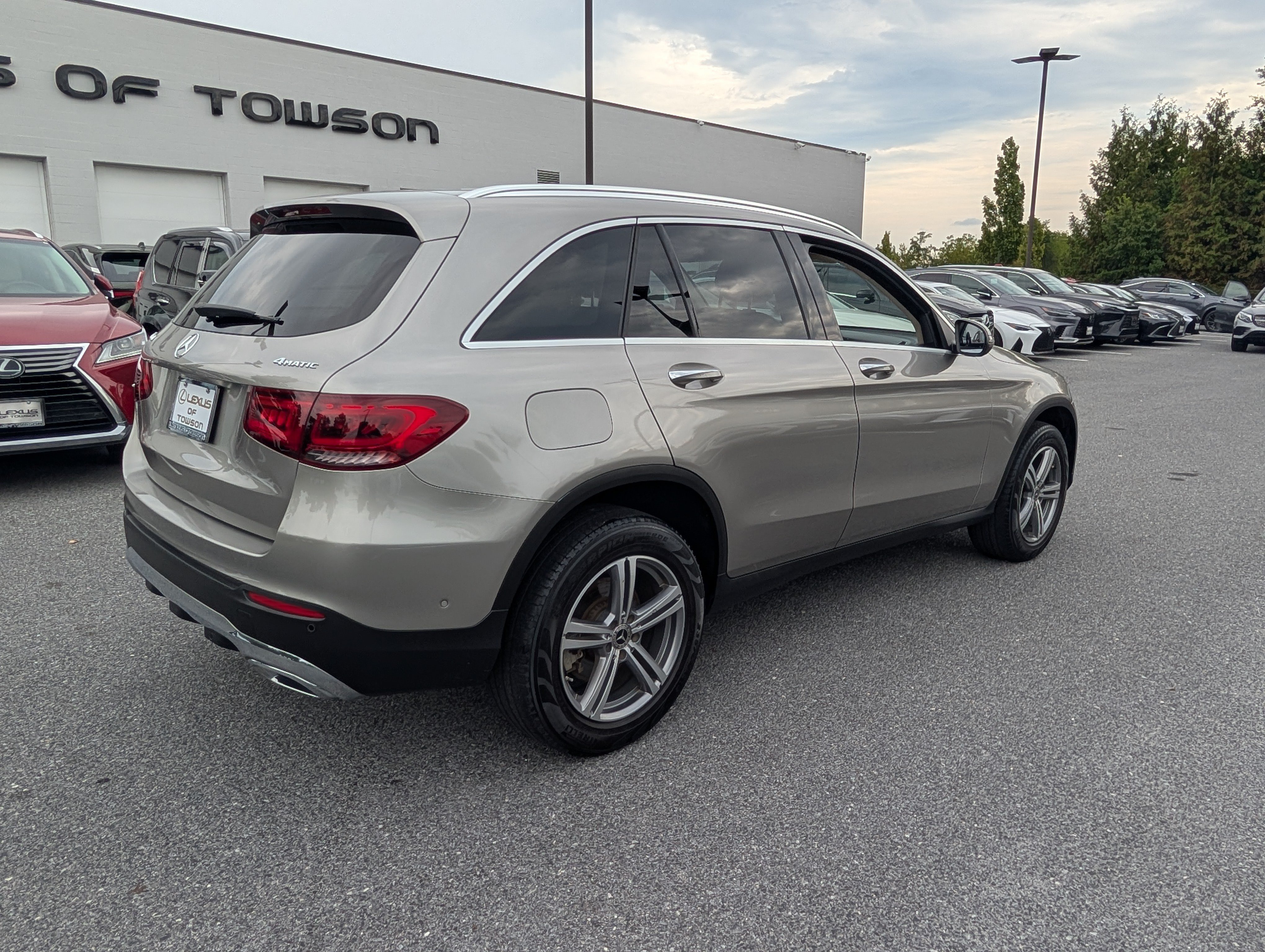 Used 2021 Mercedes-Benz GLC 300 4MATIC image 3