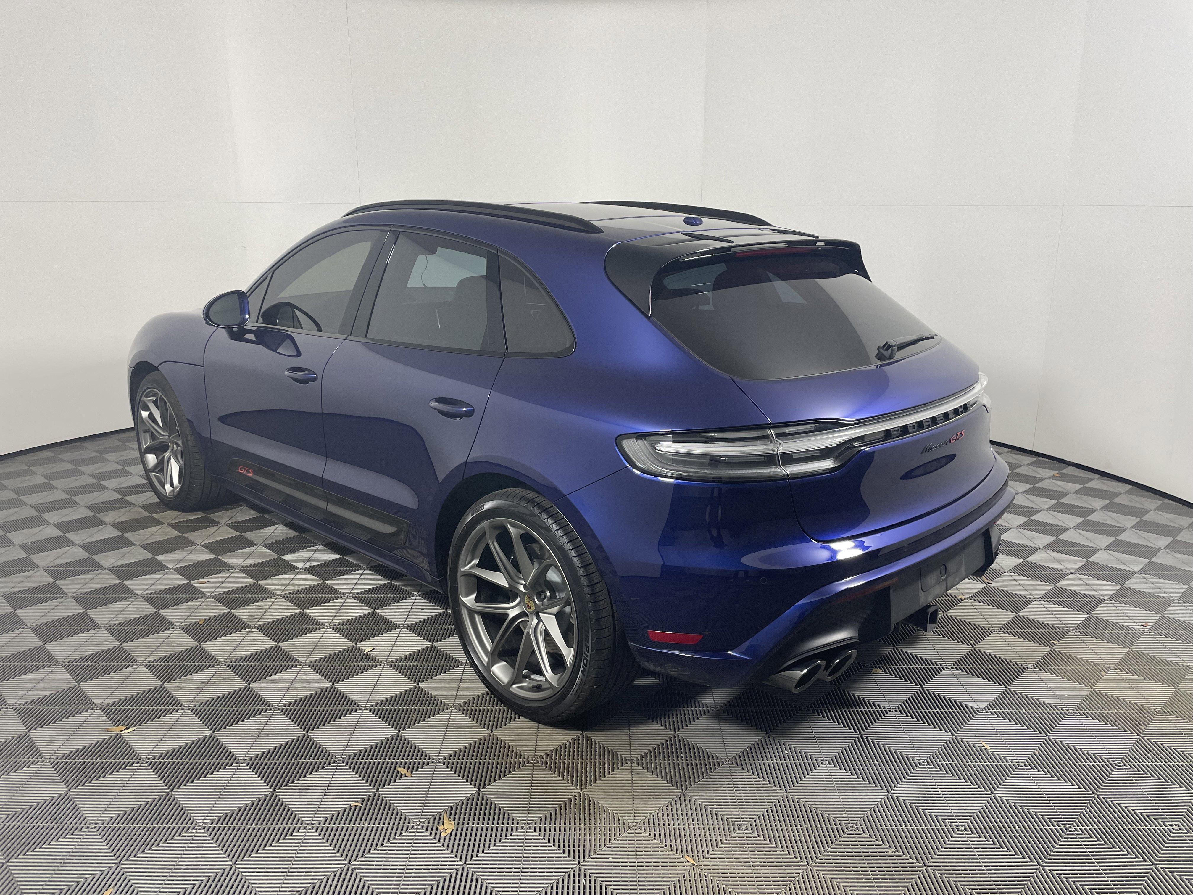 Certified 2024 Porsche Macan GTS image 3