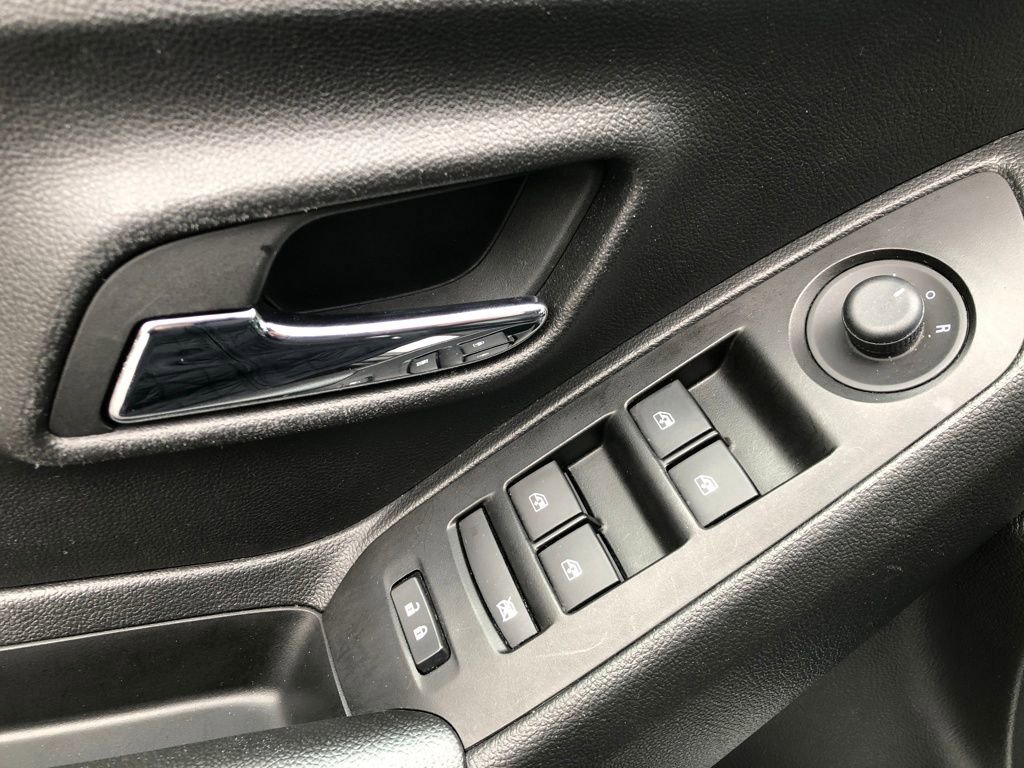 Used 2022 Chevrolet Trax LT w/ LT Convenience Package image 19