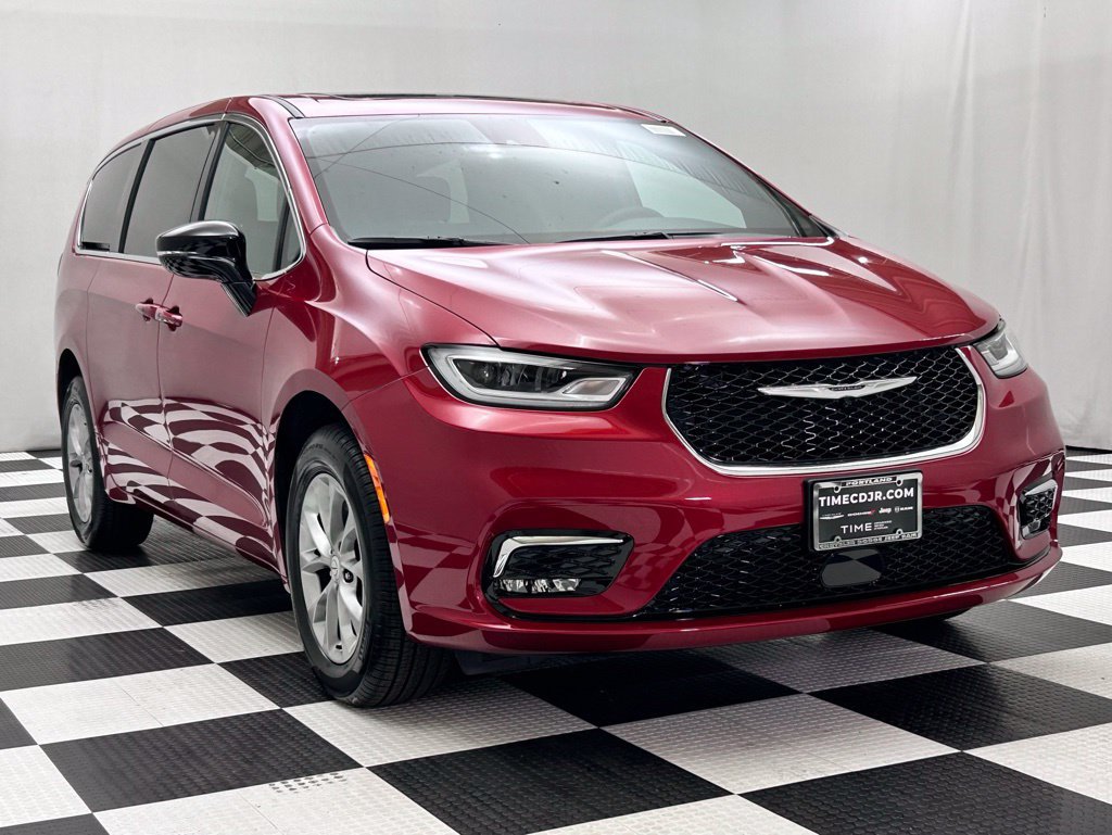 New 2026 Chrysler Pacifica Select AWD/4WD image 2