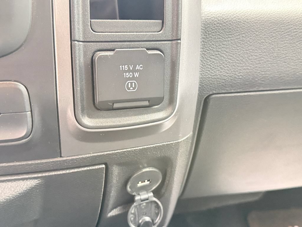 Used 2022 RAM 1500 Classic SLT AWD/4WD image 30