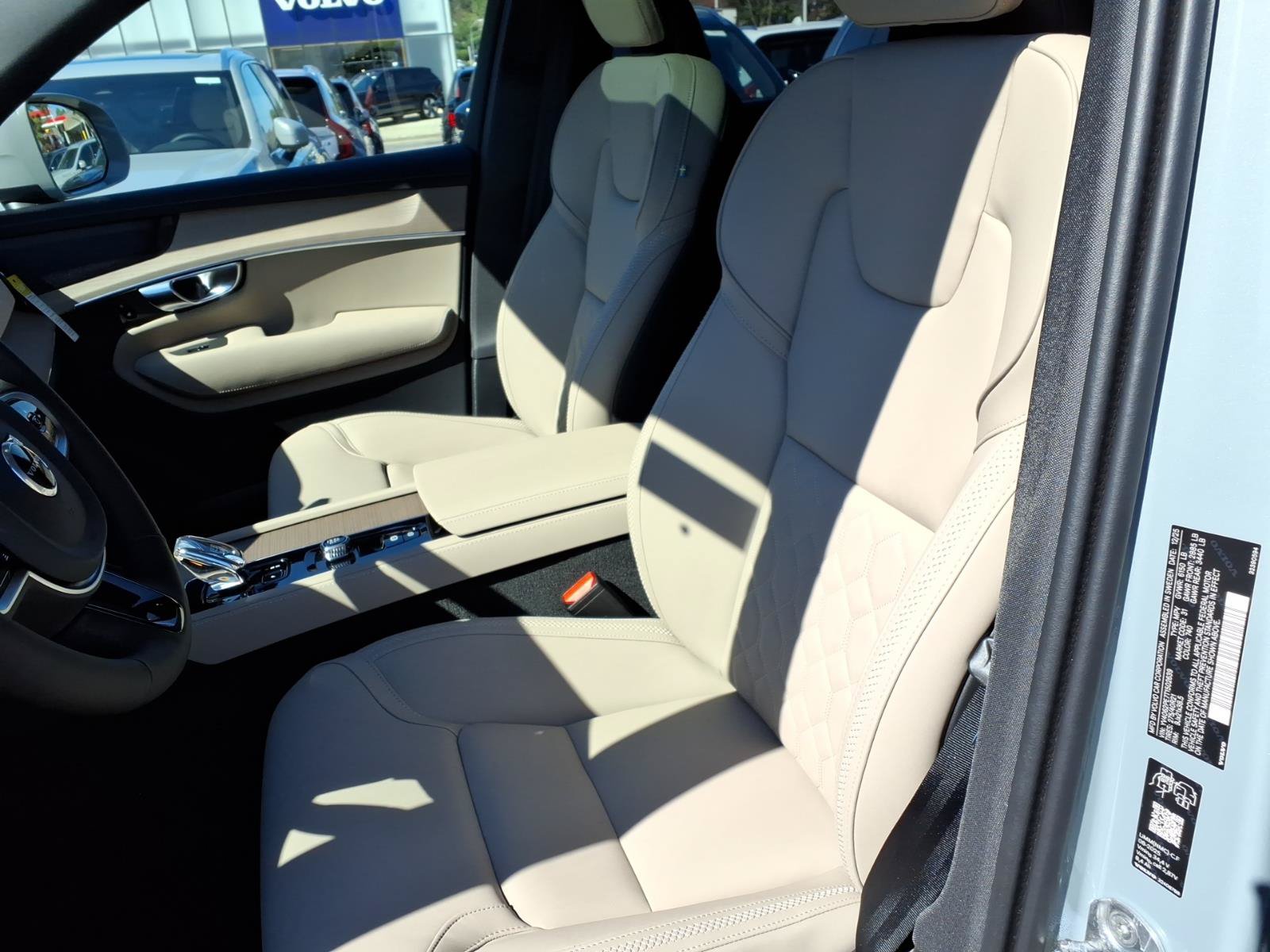 New 2026 Volvo XC90 B6 Plus w/ Protection Package Premier AWD/4WD image 17