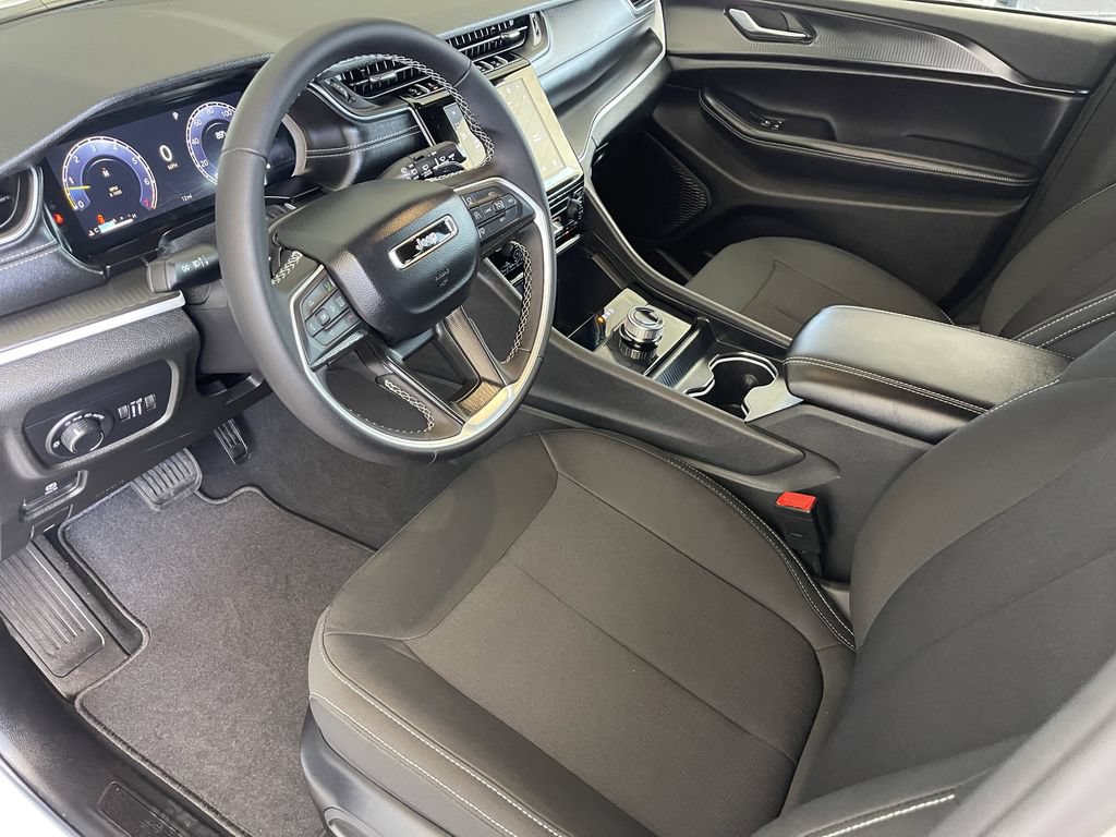 New 2026 Jeep Grand Cherokee Laredo AWD/4WD image 8