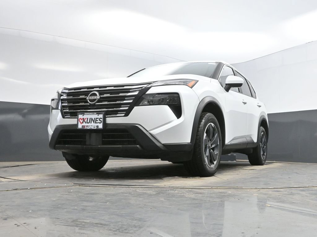 Used 2025 Nissan Rogue SV AWD/4WD image 33