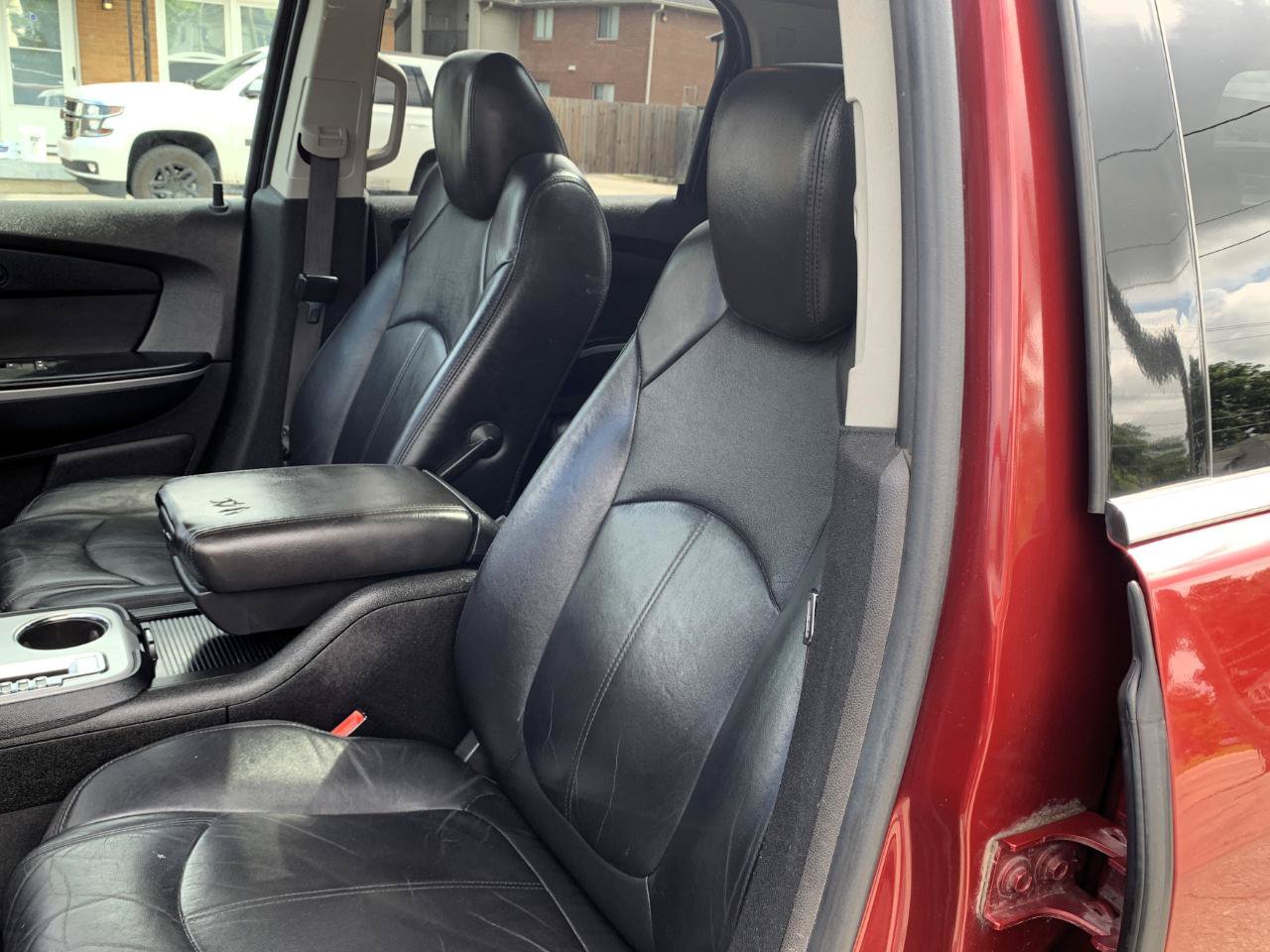 Used 2011 GMC Acadia SLT FWD image 11