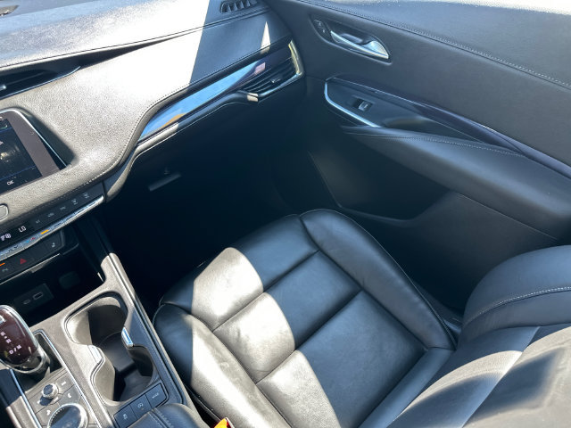 Used 2023 Cadillac XT4 Luxury w/ Cold Weather Package AWD/4WD image 26