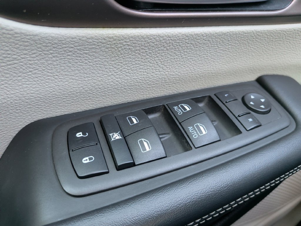 Used 2023 Chrysler Voyager LX FWD image 27