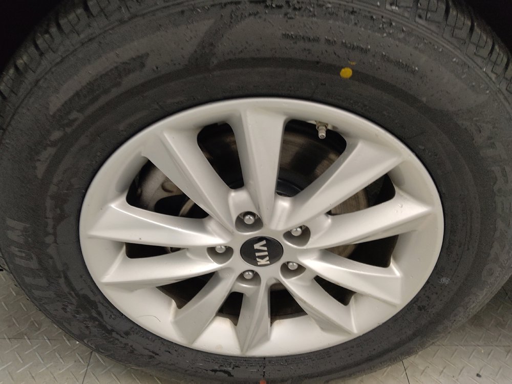 Used 2019 Kia Sorento LX image 31