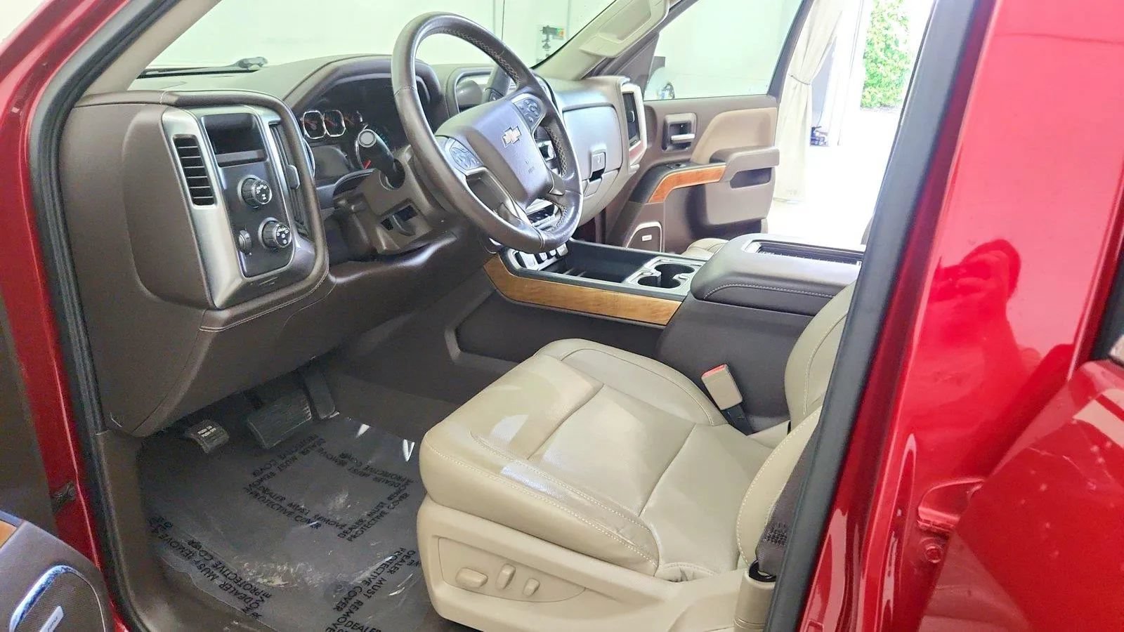 Used 2018 Chevrolet Silverado 1500 LTZ w/ LTZ Plus Package AWD/4WD image 14