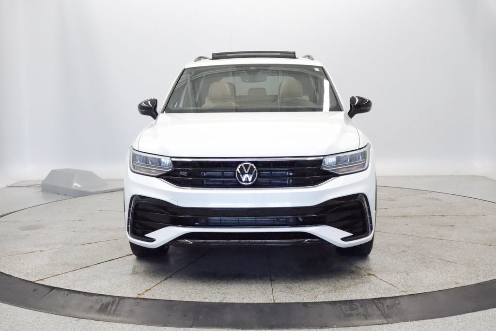 Used 2023 Volkswagen Tiguan SE R-Line FWD image 11