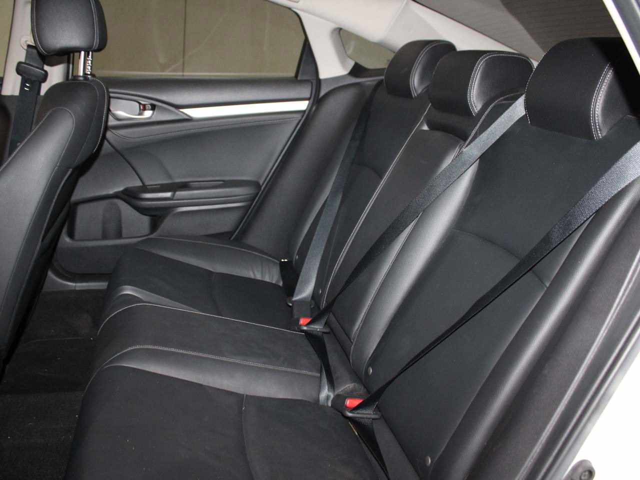 Used 2018 Honda Civic EX-L image 15