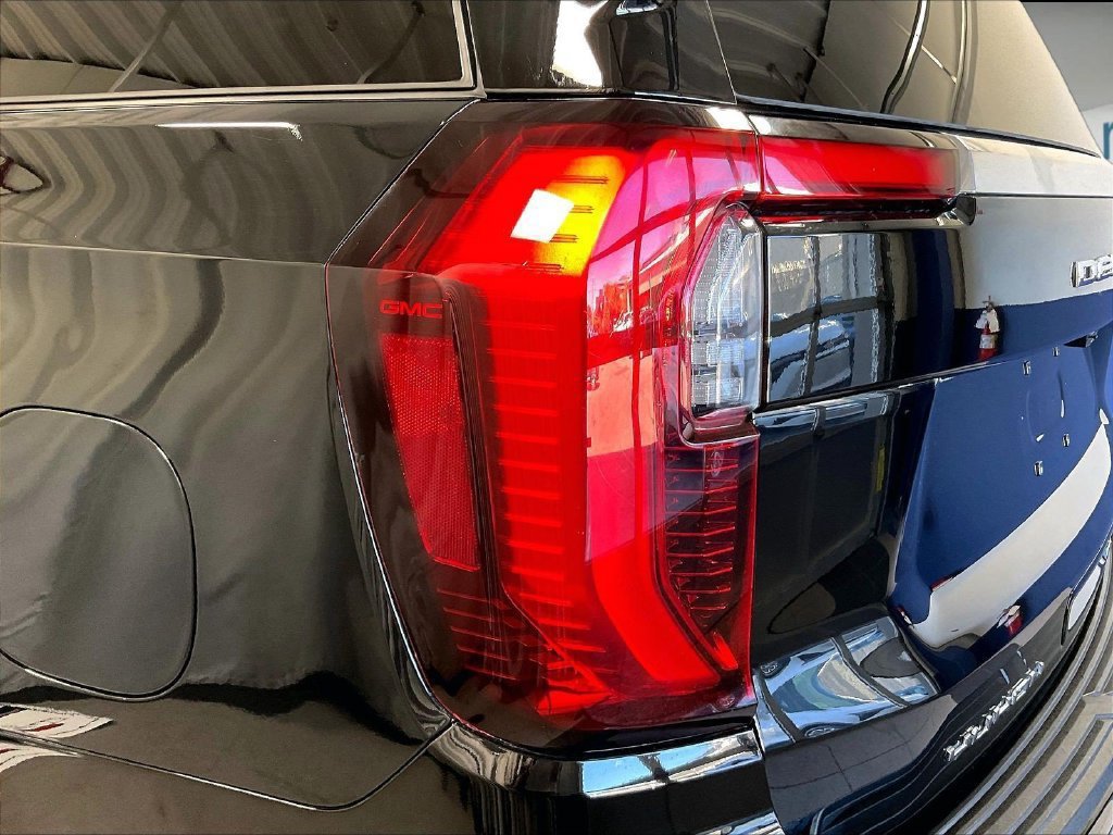 Used 2025 GMC Yukon Denali AWD/4WD image 34