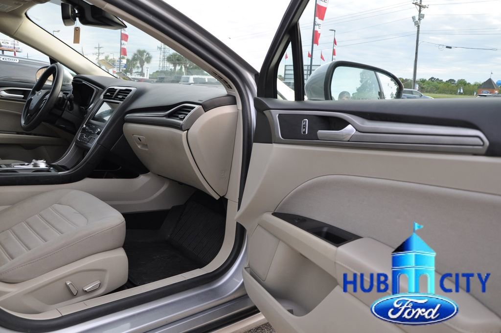 Used 2020 Ford Fusion SE AWD/4WD image 17