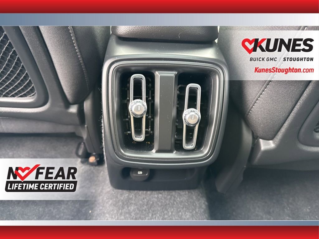 Used 2024 Volvo XC40 B5 Core image 38