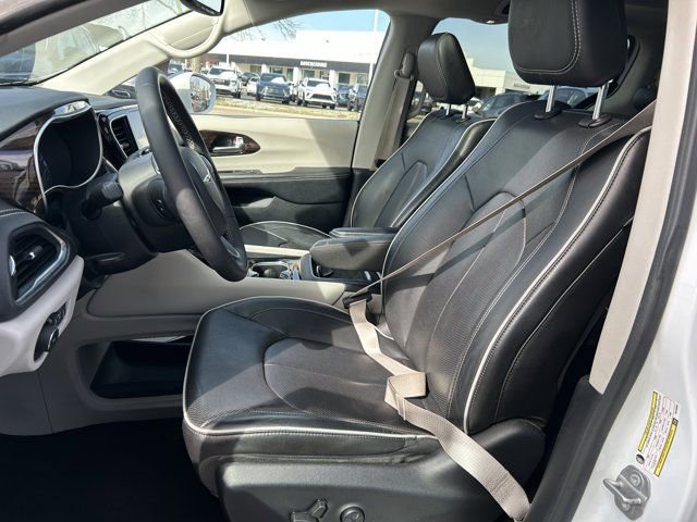 Used 2022 Chrysler Pacifica Limited w/ Uconnect Theater Family Group AWD/4WD image 22