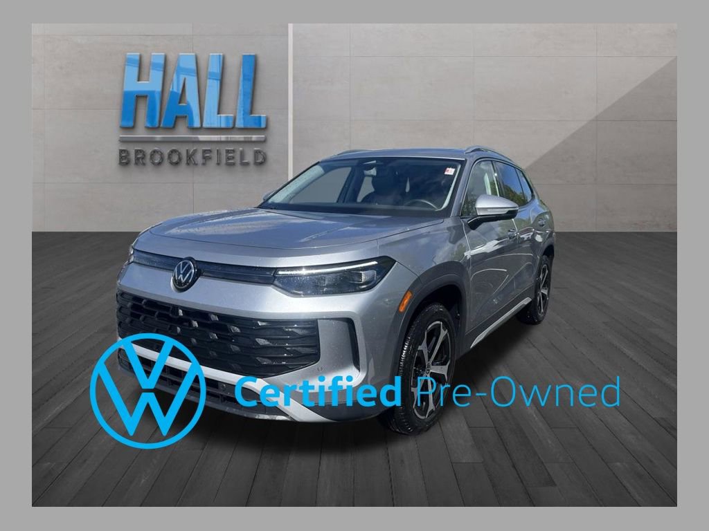 Certified 2025 Volkswagen Tiguan SE w/ Panoramic Sunroof Package AWD/4WD image 1