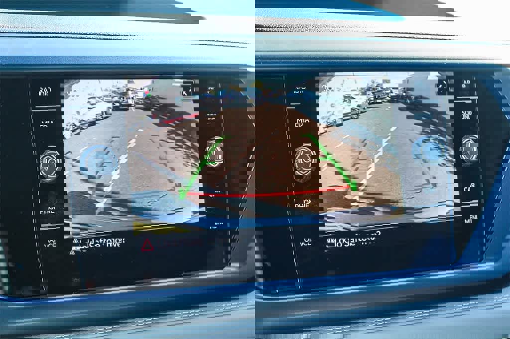 Used 2024 Volkswagen Taos SE image 34