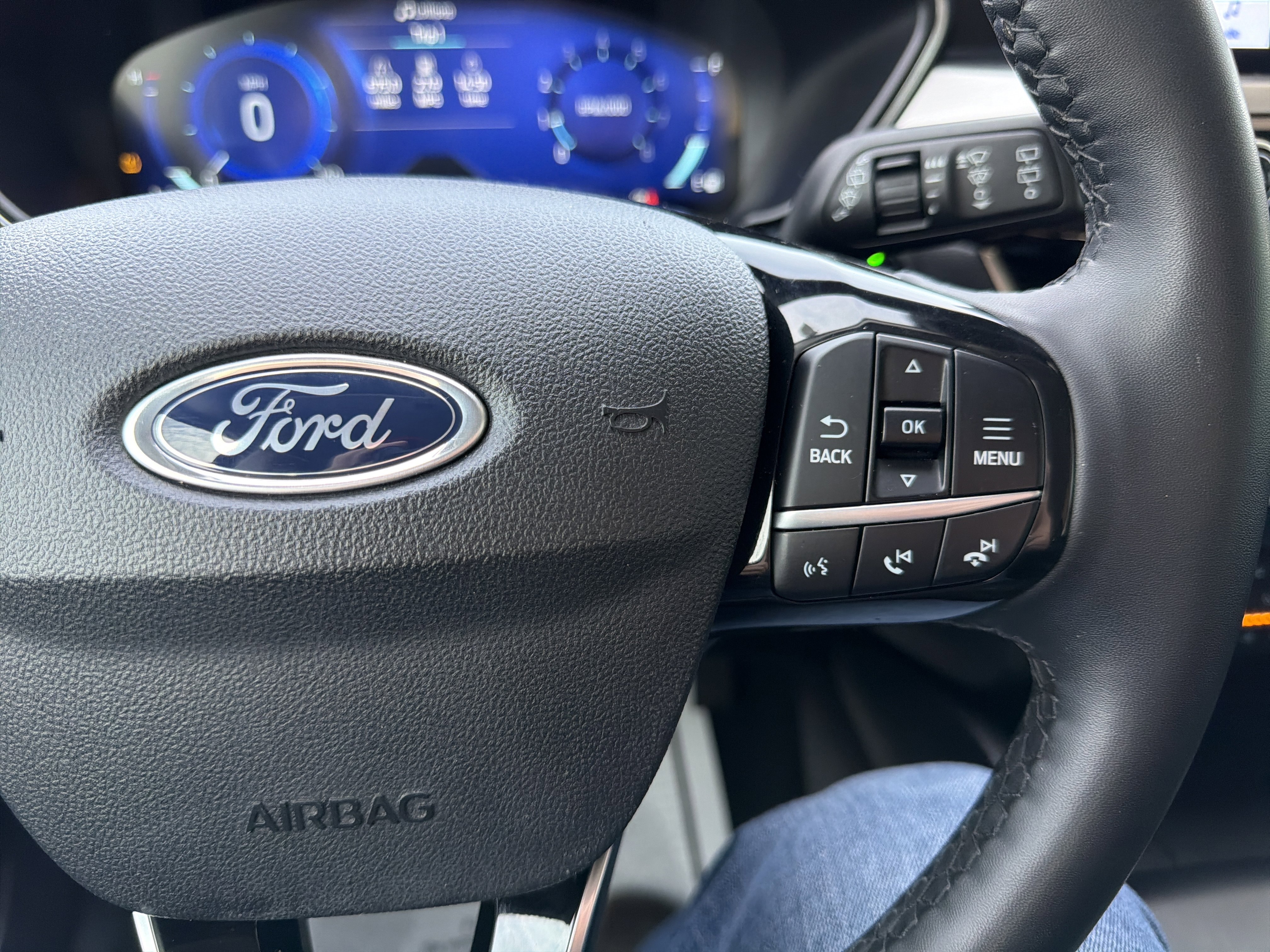 Used 2022 Ford Escape Titanium w/ Class II Trailer Tow Package image 16