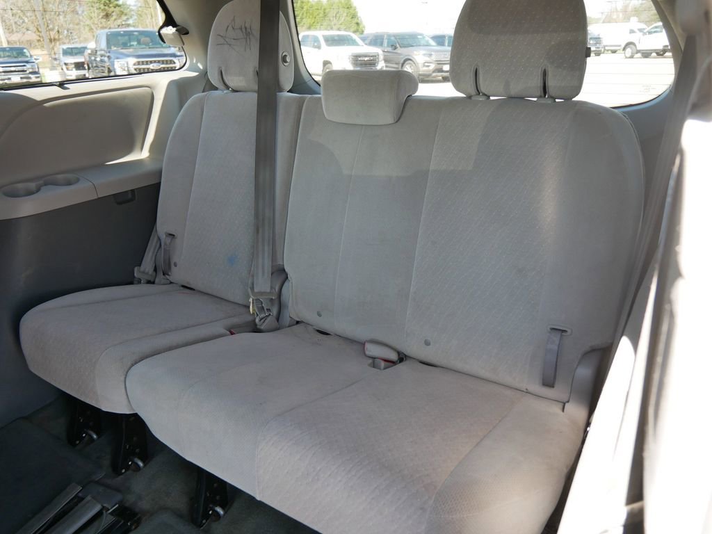 Used 2015 Toyota Sienna LE image 12