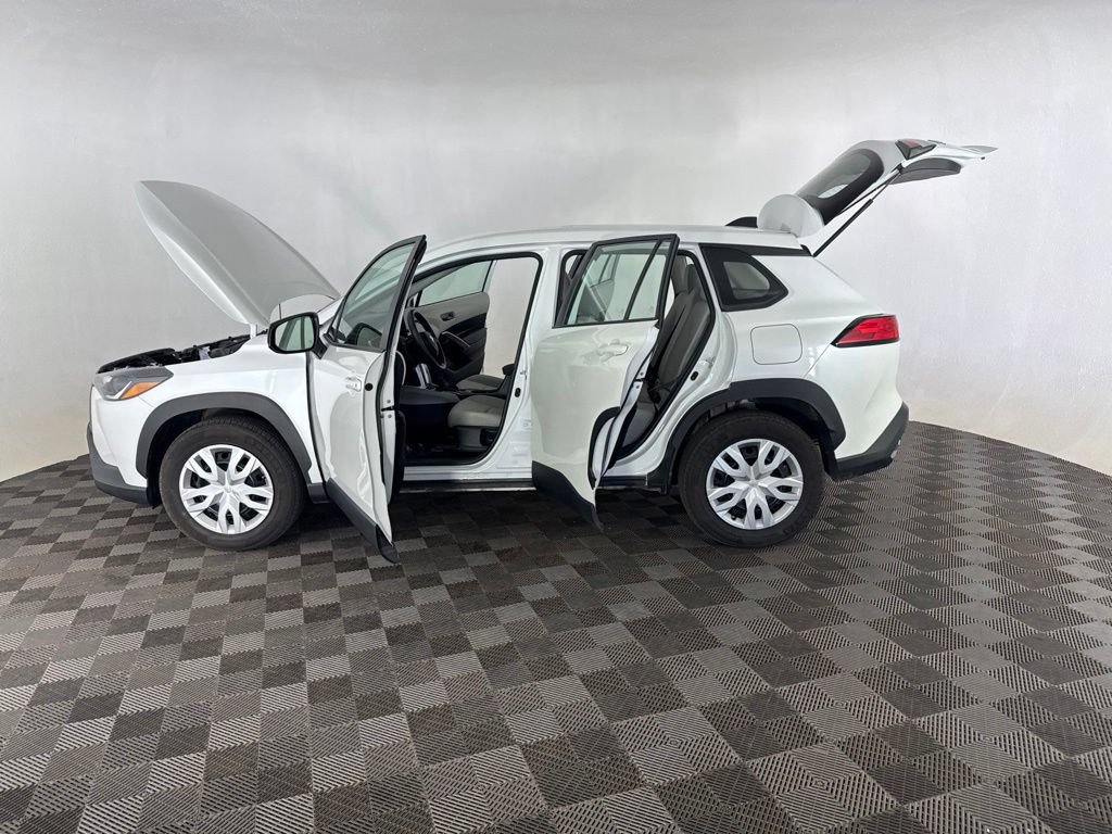 Used 2023 Toyota Corolla Cross L AWD/4WD image 10