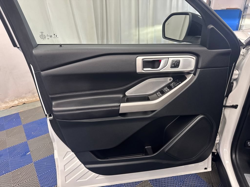 Certified 2024 Ford Explorer Limited w/ Limited Technology Package AWD/4WD image 19