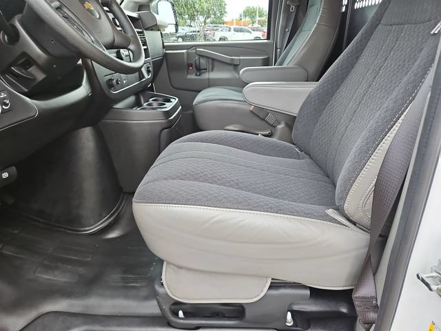 Used 2025 Chevrolet Express 2500 w/ Driver Convenience Package RWD image 15