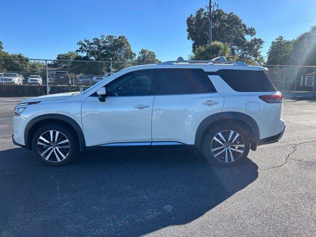 Used 2024 Nissan Pathfinder Platinum AWD/4WD image 2