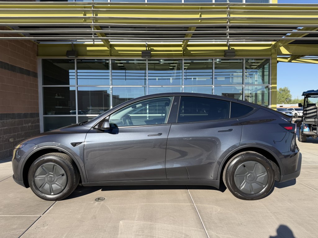 Used 2026 Tesla Model Y 2WD image 7